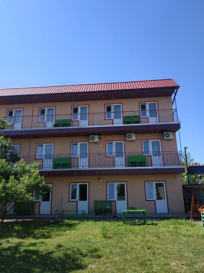 Monte Karlo Hotel Zaliznyi Port Exterior foto
